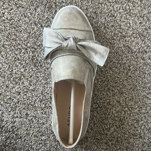 Ashro bow slip on sneakers
